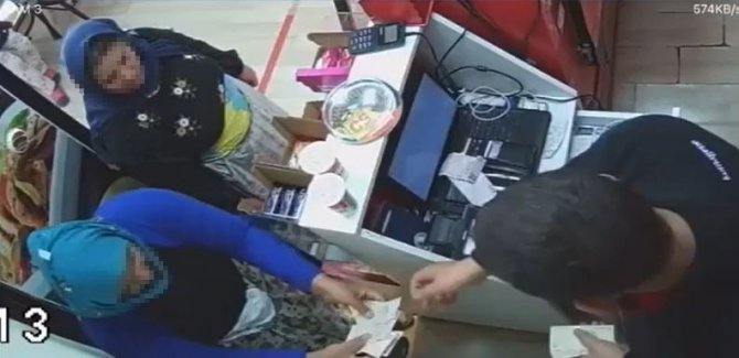 Çaldığı Parayı Cüzdanına Koyan ’Tırnakçı’ Kameraya Yansıdı