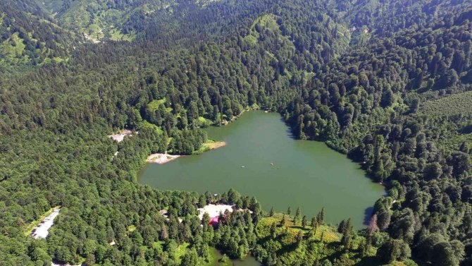 Artvin’in Karagölleri’ni Bir Yılda 140 Bin Kişi Ziyaret Etti