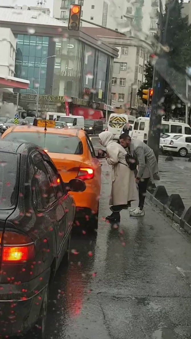 Bağcılar’da Müşteri Seçen Taksici Böyle Görüntülendi