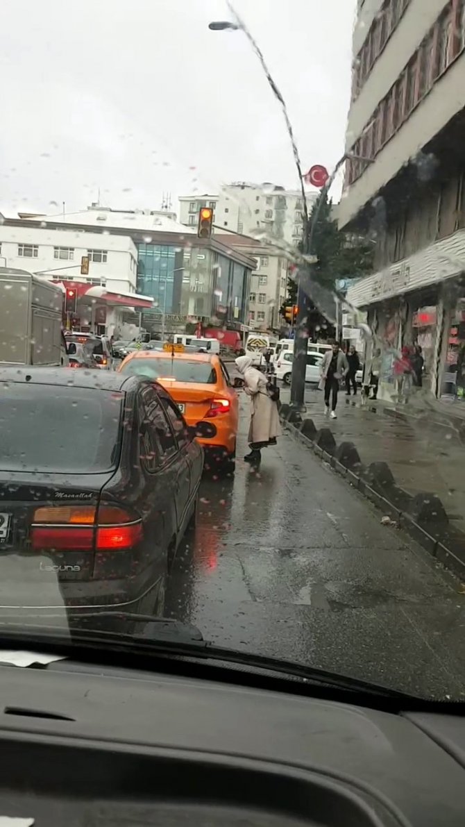 Bağcılar’da Müşteri Seçen Taksici Böyle Görüntülendi
