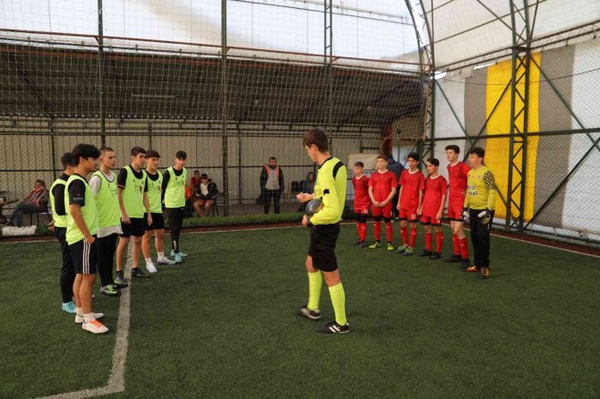 Burhaniye Mahalle Ligi Turnuvası Başladı