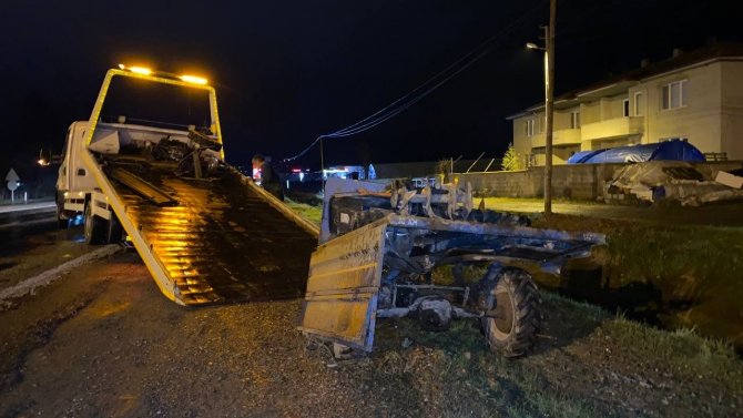 Hafif Ticari Araç Patpata Çarptı: 4 Yaralı