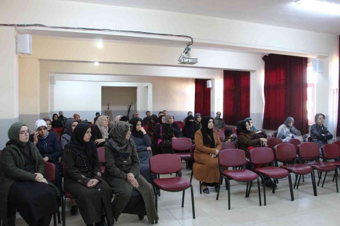 Bingöl’de Anne Ve Babalara ‘Aile Okulu Eğitimi’ Verildi