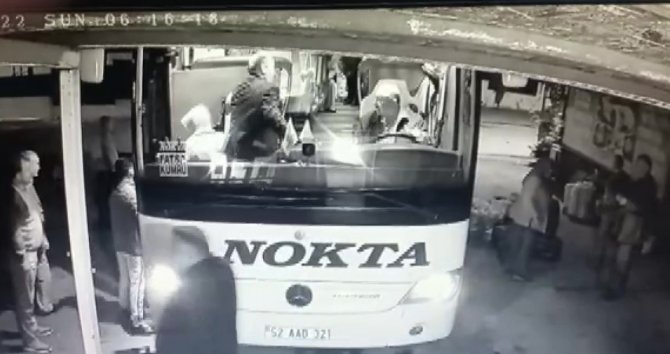 Ümraniye’de Terminal Hırsızları İş Başında: Yaşlı Yolcunun Cüzdanını Çaldılar