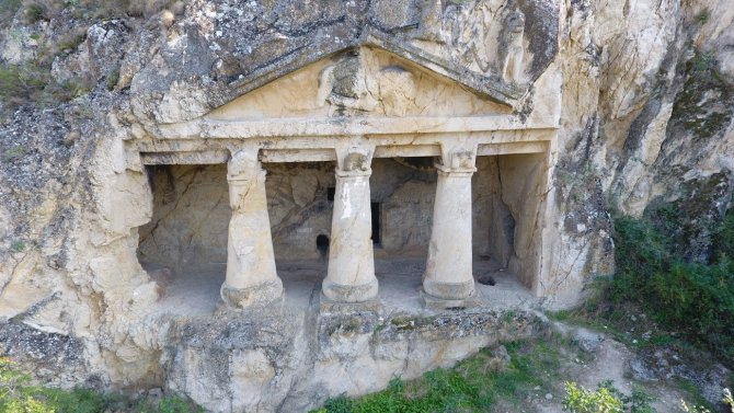 Sinop’un Saklı Tarihi Mekanı: Boyabat Kaya Mezarları