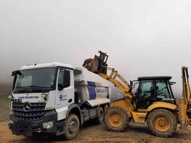 Başkan Sandıkçı: “İ̇lçemizin Yollarını İlmek İlmek İşliyoruz”