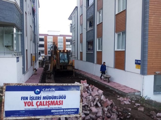 Başkan Sandıkçı: “İ̇lçemizin Yollarını İlmek İlmek İşliyoruz”