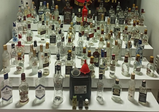 Yılbaşı Öncesi Piyasaya Kaçak Alkol Sürmeye Çalışan 8 Şüpheli Yakalandı