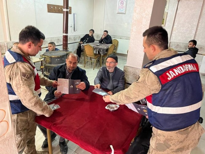 Elazığ’da Jandarma Ekipleri Vatandaşları Bilgilendirdi