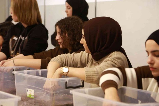 Geleceğin Bilim İnsanları Esenler’de Yetişiyor