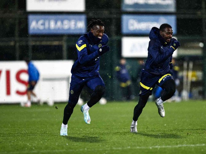 Fenerbahçe, İ̇stanbulspor Maçı Öncesi Kampa Girdi