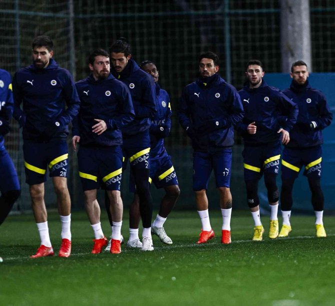 Fenerbahçe, İ̇stanbulspor Maçı Öncesi Kampa Girdi