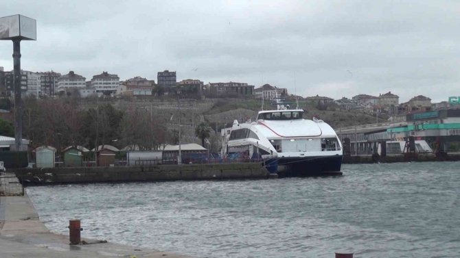 Fırtına Nedeni İle Tüm Gemi Seferleri İptal Edildi