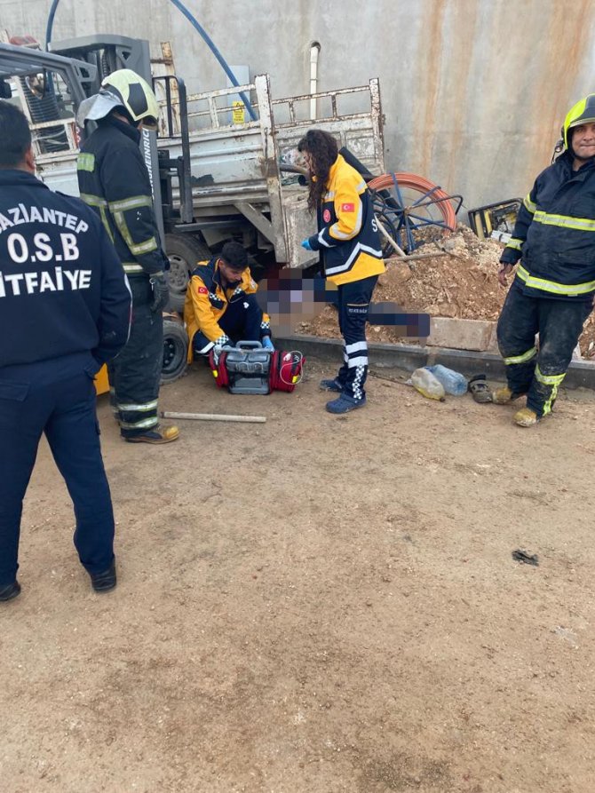 Köpeklere Çarpmamak İçin Manevra Yapan İşçi Servisi Faciaya Neden Oldu: 2 Ölü, 3 Yaralı