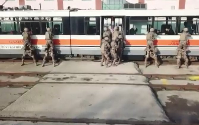 Özel Harekat Polislerinden Nefes Kesen Rehine Kurtarma Tatbikatı