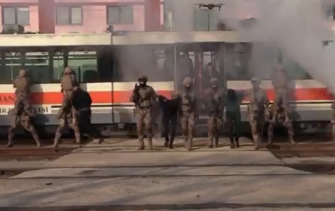 Özel Harekat Polislerinden Nefes Kesen Rehine Kurtarma Tatbikatı