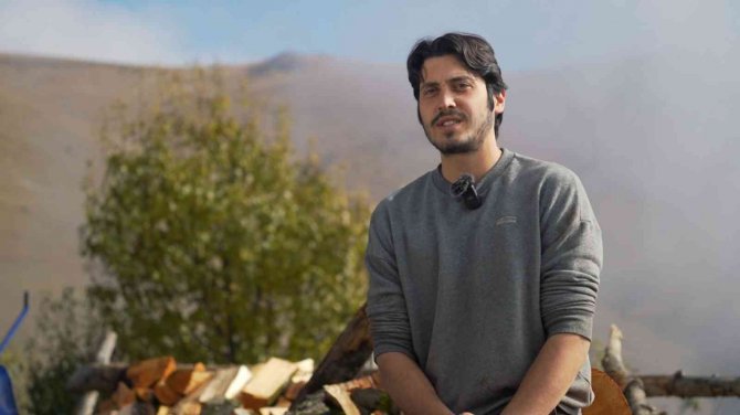 Üniversiteyi Bitirdi, Çobanlığı Tercih Etti