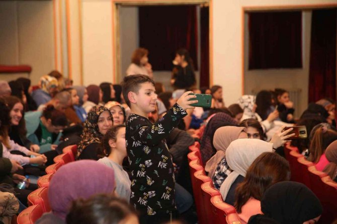 Gölbaşı Belediyesi’nden Yetişkinlere Yönelik Tiyatro Gösterimi