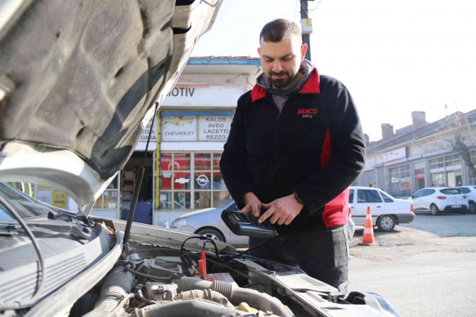 Ustasından Uzun Süre Kullanılmayan Araçlar İçin Akü Uyarısı