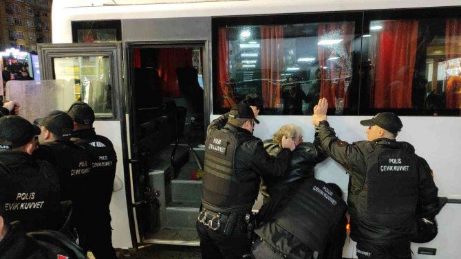 Hdp’lilerin İzinsiz Eylemine Polis Müdahalesi