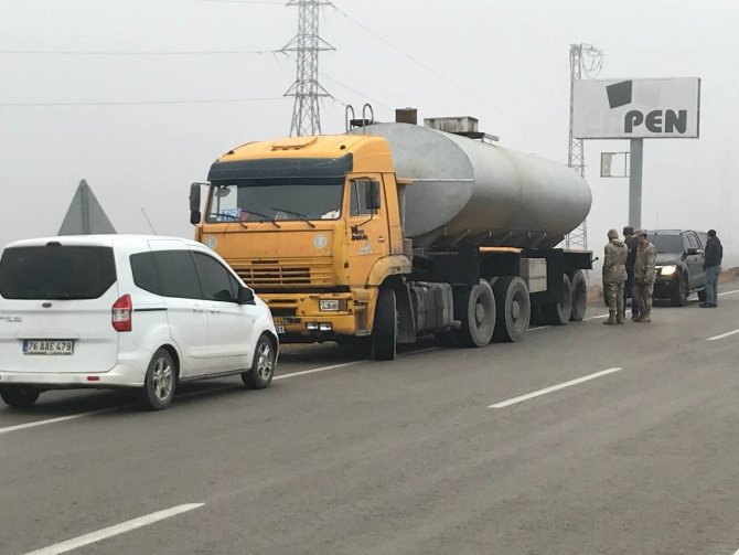 Sisten Dolayı Ticari Araç Yakıt Tankerine Arkadan Çarptı: 6 Yaralı