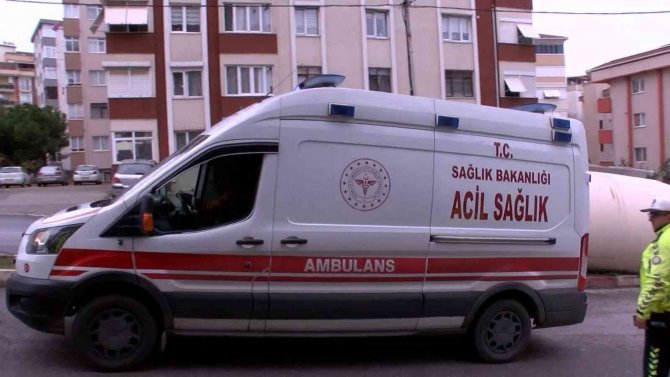 Kartal’da Virajı Alamayan Beton Mikserinin Devrildiği Kaza Kamerada