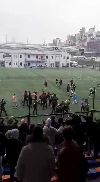 Amatör Ligde Yumruklar Havada Uçuştu