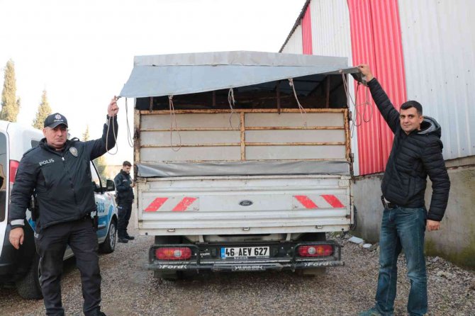 Ağaçları Kesti, Yakalanacağını Anlayınca Aracı Bırakıp Kaçtı