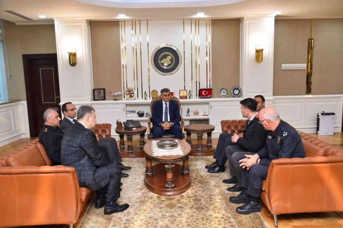 Vatandaşı Dolandırılmaktan Kurtaran Güvenlik Görevlisine Vali Gürel’den “Teşekkür Belgesi”