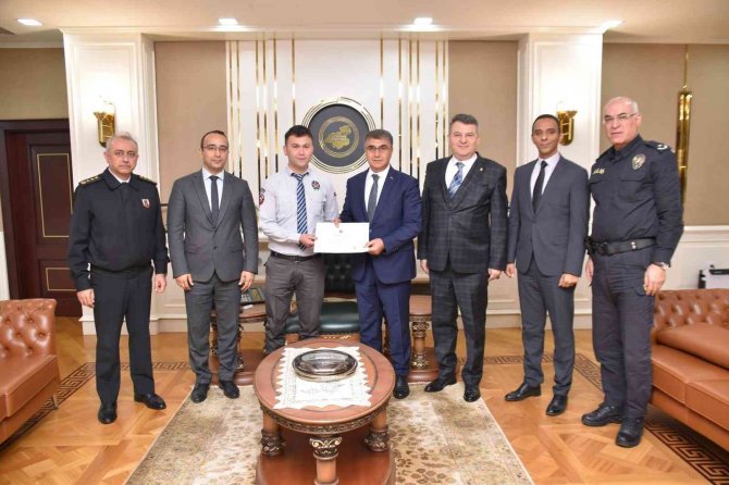 Vatandaşı Dolandırılmaktan Kurtaran Güvenlik Görevlisine Vali Gürel’den “Teşekkür Belgesi”