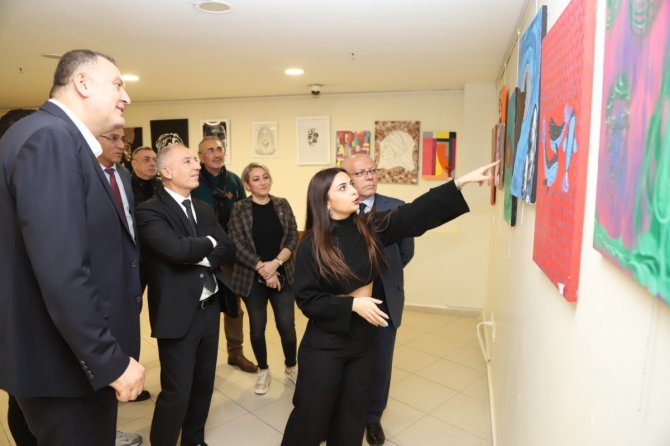 ‘De Rien’ Resim Sergisi Kartal Belediyesi’nde Açıldı