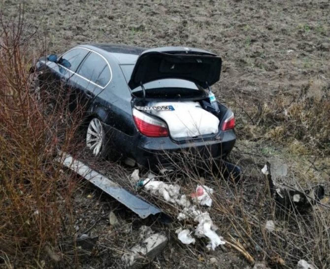 Tarlaya Uçan Otomobildeki 1 Kişi Yaralandı