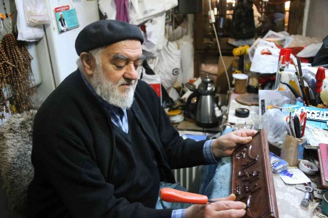 50 Yıldır Ahşaplara İlmek İlmek Sanat İşliyor