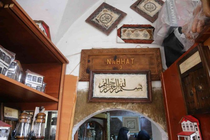 50 Yıldır Ahşaplara İlmek İlmek Sanat İşliyor