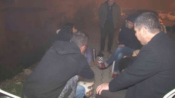 Kırıkhan’da Vatandaşlar Geceyi Sokakta Geçiriyor