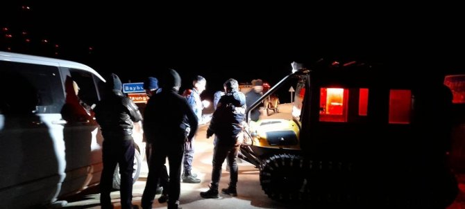 Malezya Uyruklu 7 Kişilik Aile Kar Nedeniyle Yolda Mahsur Kaldılar