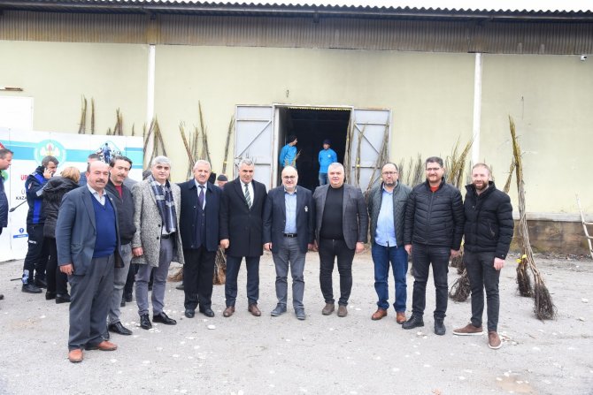 Akhisarlı Üreticiye Fidan Desteği