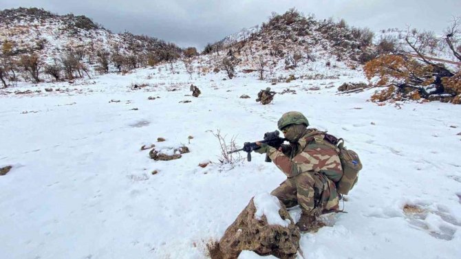 Mehmetçik’ten Eksi 25’te Vatan Nöbeti