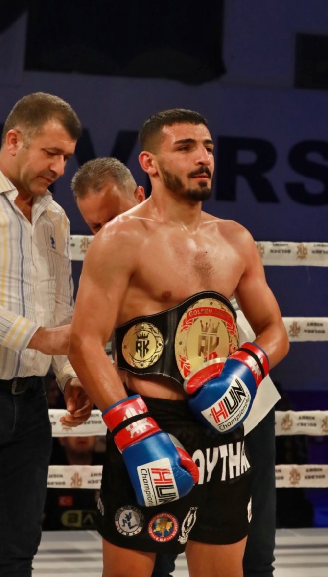 ’Demir Yumruk’ İ̇zzettin Altunsöz, Rakibini Bayılttı