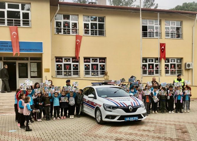 Jandarmadan Miniklere Trafik Kuralları Eğitimi