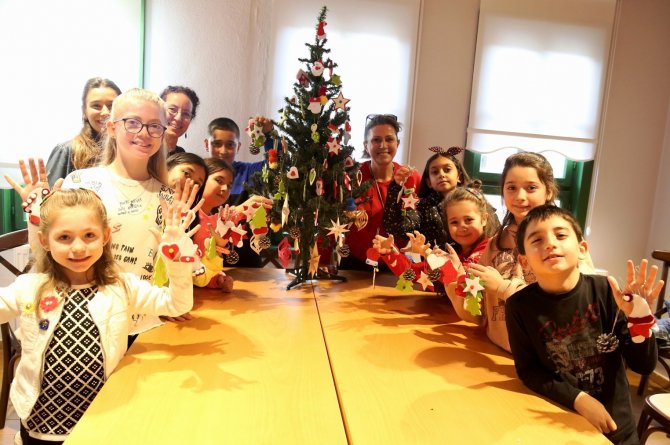 Nilüfer’de Yılbaşı Süslerini Kendileri Yaptı