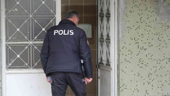 Abdest Almak İçin Girdiği Camide Silahla Vuruldu