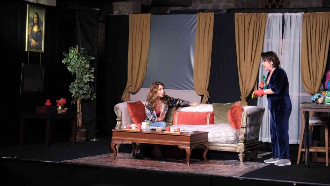 “Plastik Aşklar” Tarihi Kervansaray’da Sahnelendi