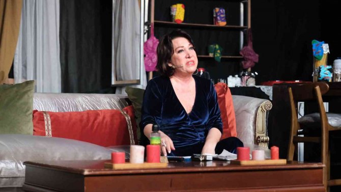 “Plastik Aşklar” Tarihi Kervansaray’da Sahnelendi