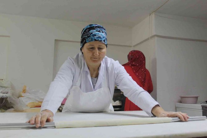 Çalışarak Biriktirdiği Parasıyla Açtığı Dükkânında Kadınlara İstihdam Sağlıyor