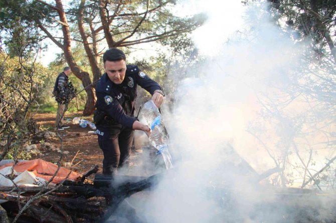 Su Dolu Bidonlarla Alevlerin Ormana Sıçraması Önlendi