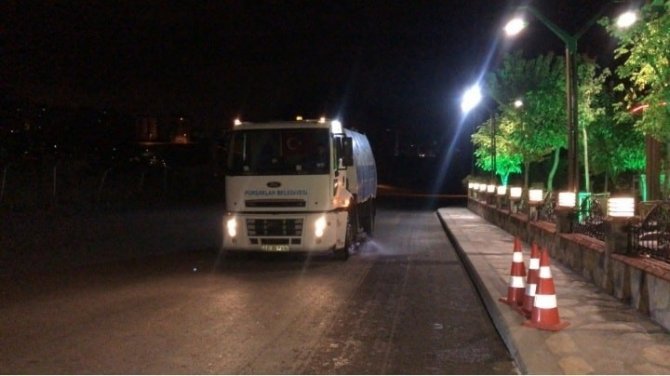 Pursaklar’da Gece Gündüz Temizlik Çalışması