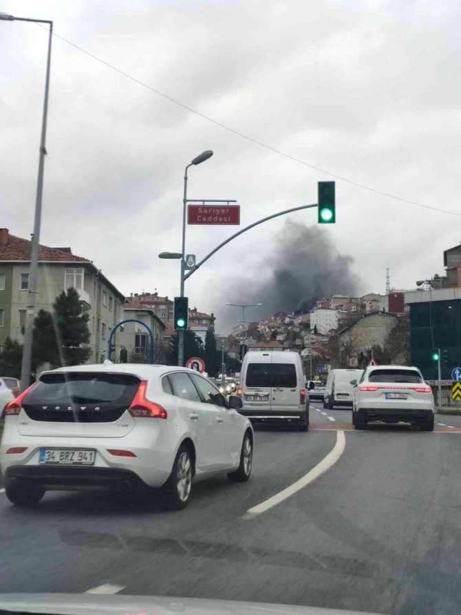 Sarıyer’de Bir Gecekonduda Çıkan Yangın Paniğe Neden Oldu