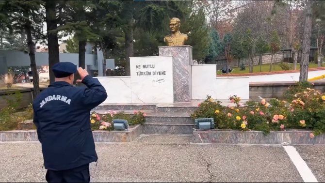 Mücahid Bir Günlüğüne Hayali Olan Jandarma Üniformasını Giydi