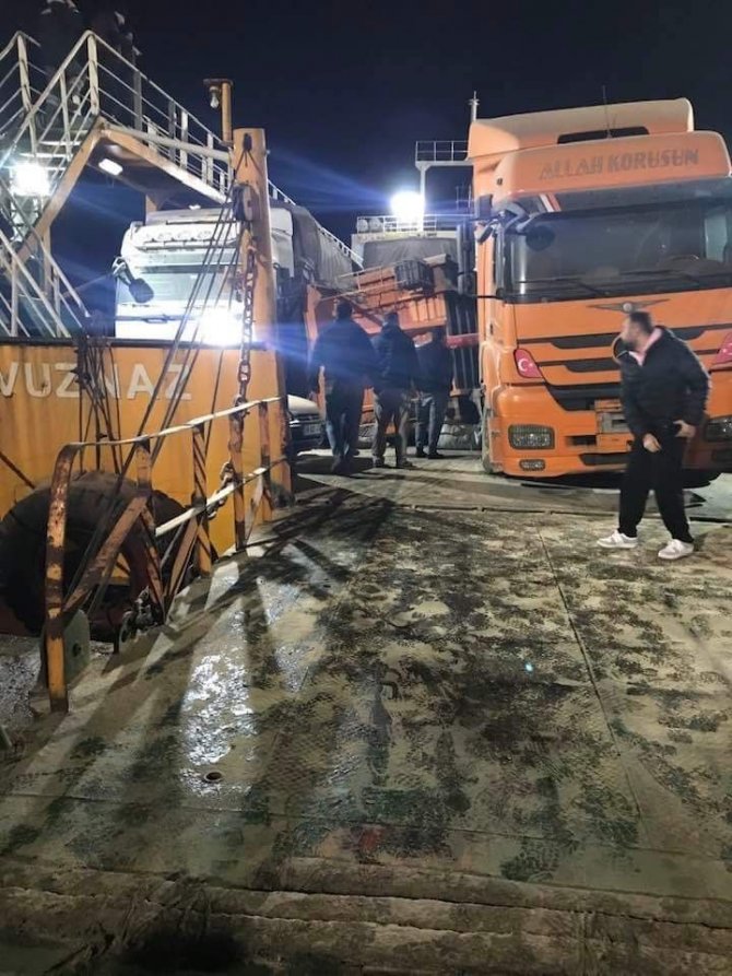 Açık Denizdeki Tır Devrildi